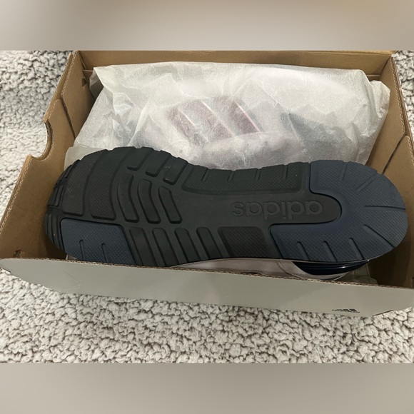 NIB Mens adidas Run 80s Athletic Shoe size 11 - Picture 3 of 4